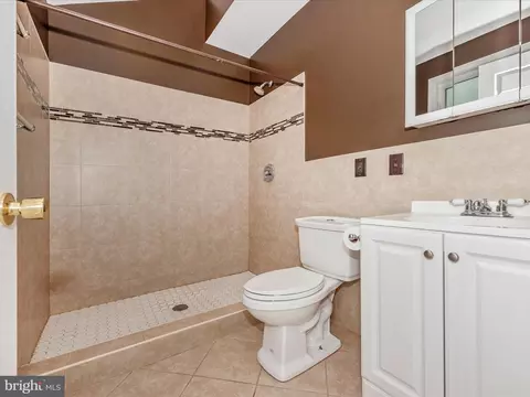 Bath - 22121 Dickerson Rd, Dickerson, MD 20842 photo 2 of 3