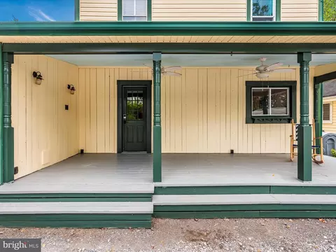 Exterior - 22121 Dickerson Rd, Dickerson, MD 20842 photo 7 of 18