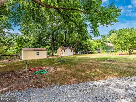 Exterior - 22121 Dickerson Rd, Dickerson, MD 20842 photo 16 of 18