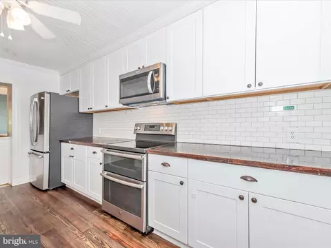 Kitchen - 22121 Dickerson Rd, Dickerson, MD 20842 photo 6 of 6