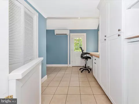 Entry Way - 22121 Dickerson Rd, Dickerson, MD 20842 photo 2 of 2