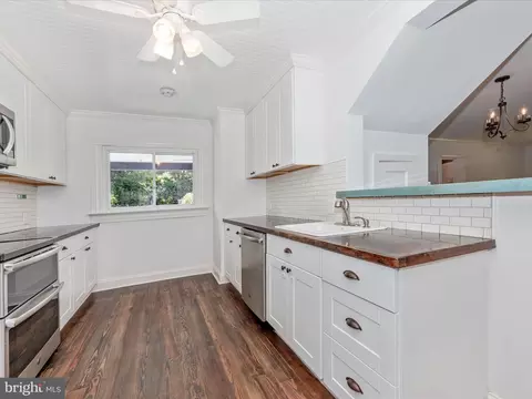 Kitchen - 22121 Dickerson Rd, Dickerson, MD 20842 photo 3 of 6