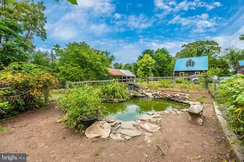 Exterior - 22121 Dickerson Rd, Dickerson, MD 20842 photo 6 of 18