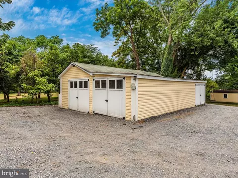 Exterior - 22121 Dickerson Rd, Dickerson, MD 20842 photo 4 of 18