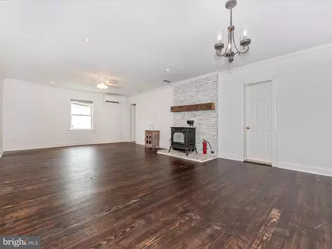 Living - 22121 Dickerson Rd, Dickerson, MD 20842 photo 1 of 6