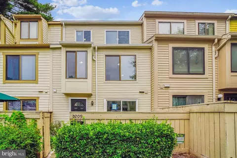 9209 Chadburn Pl, Montgomery Village, MD 20886