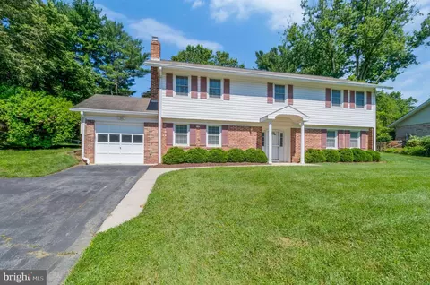 17512 Park Mill Dr, Derwood, MD 20855