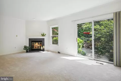 9033 Saffron Ln, Silver Spring, MD 20901 photo 6