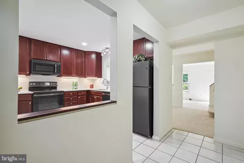 9033 Saffron Ln, Silver Spring, MD 20901 photo 8