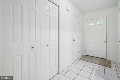 9033 Saffron Ln, Silver Spring, MD 20901 photo 4