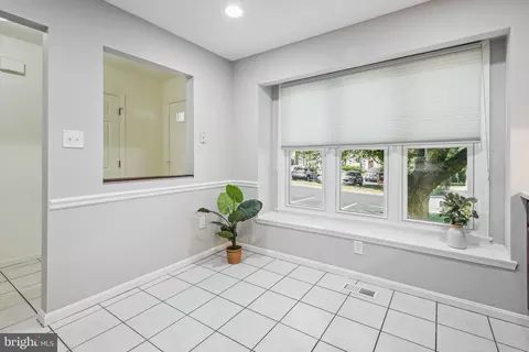 9033 Saffron Ln, Silver Spring, MD 20901 photo 13