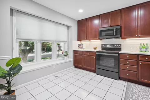 9033 Saffron Ln, Silver Spring, MD 20901 photo 9