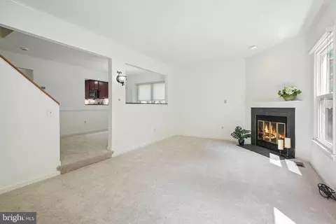 9033 Saffron Ln, Silver Spring, MD 20901 photo 5