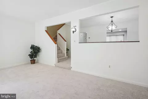 9033 Saffron Ln, Silver Spring, MD 20901 photo 7