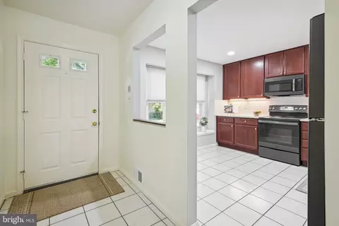 9033 Saffron Ln, Silver Spring, MD 20901 photo 11