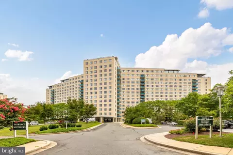 10401 Grosvenor Pl #907, Rockville, MD 20852