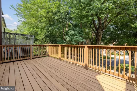 Exterior - 10905 Pebble Run Dr, Silver Spring, MD 20902 photo 2 of 2