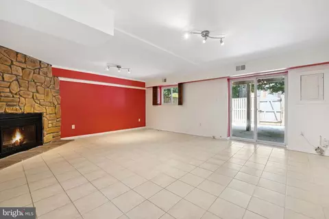 Living - 10905 Pebble Run Dr, Silver Spring, MD 20902 photo 2 of 2
