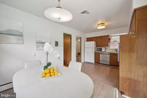 709 Burnt Mills Ct, Silver Spring, MD 20901 photo 12