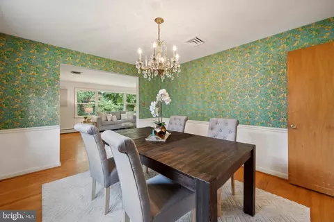 709 Burnt Mills Ct, Silver Spring, MD 20901 photo 9