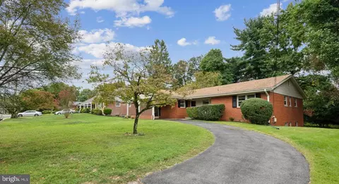 709 Burnt Mills Ct, Silver Spring, MD 20901 photo 2