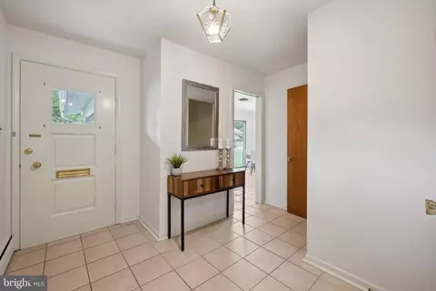 709 Burnt Mills Ct, Silver Spring, MD 20901 photo 4