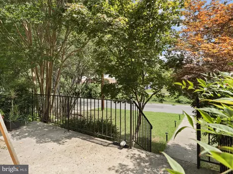Exterior - 10702 Glenhaven Dr, Silver Spring, MD 20902 photo 3 of 6