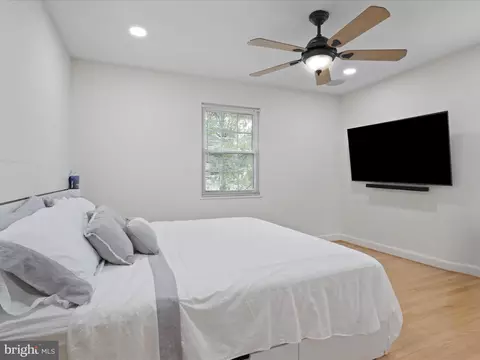 Bedroom - 10702 Glenhaven Dr, Silver Spring, MD 20902 photo 1 of 5