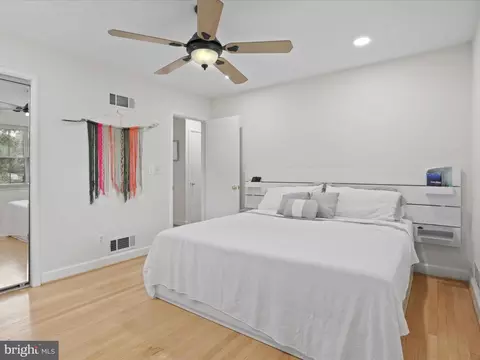 Bedroom - 10702 Glenhaven Dr, Silver Spring, MD 20902 photo 3 of 5