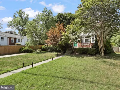 Exterior - 10702 Glenhaven Dr, Silver Spring, MD 20902 photo 2 of 6