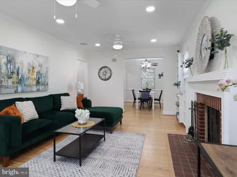 Living - 10702 Glenhaven Dr, Silver Spring, MD 20902 photo 2 of 3