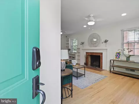 Entry Way - 10702 Glenhaven Dr, Silver Spring, MD 20902 photo 1 of 2