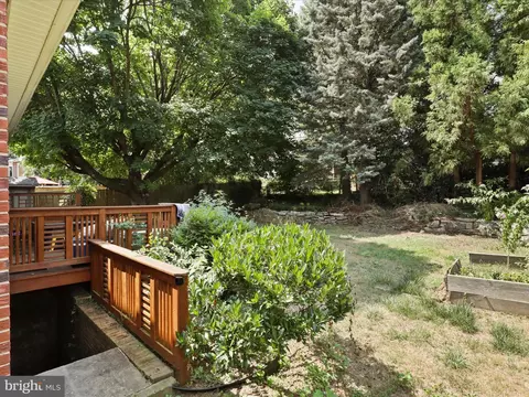 Exterior - 10702 Glenhaven Dr, Silver Spring, MD 20902 photo 5 of 6