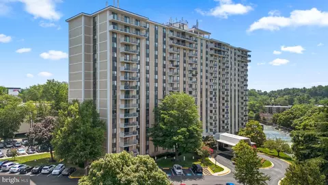7420 Westlake Ter #507, Bethesda, MD 20817