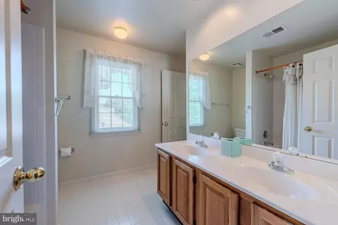 Bath - 15020 Notley Rd, Silver Spring, MD 20905 photo 4 of 5