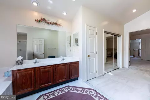 Entry Way - 15020 Notley Rd, Silver Spring, MD 20905 photo 8 of 10