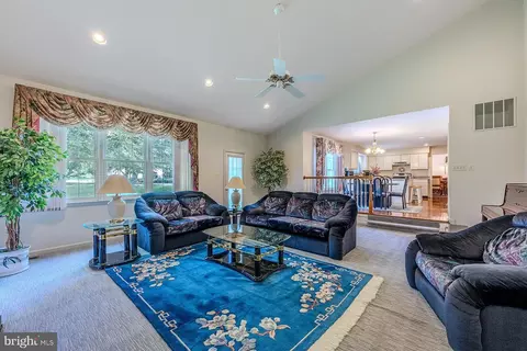 Living - 15020 Notley Rd, Silver Spring, MD 20905 photo 4 of 5