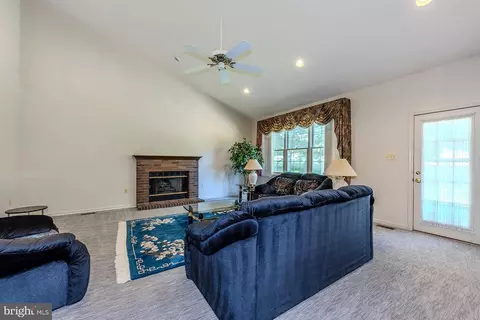Living - 15020 Notley Rd, Silver Spring, MD 20905 photo 3 of 5