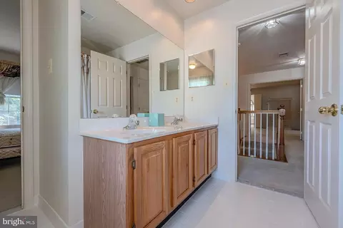 Entry Way - 15020 Notley Rd, Silver Spring, MD 20905 photo 9 of 10