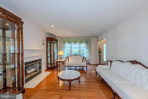 Living - 15020 Notley Rd, Silver Spring, MD 20905 photo 2 of 5