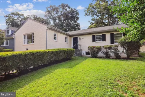 5104 Marlyn Dr, Bethesda, MD 20816