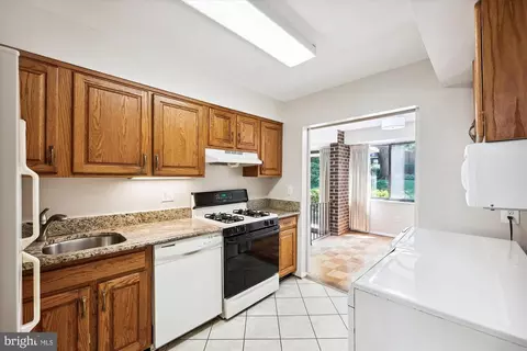 2113 Walsh View Ter #9-101, Silver Spring, MD 20902 photo 12
