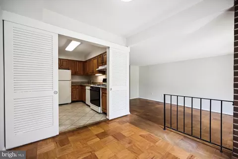 2113 Walsh View Ter #9-101, Silver Spring, MD 20902 photo 9