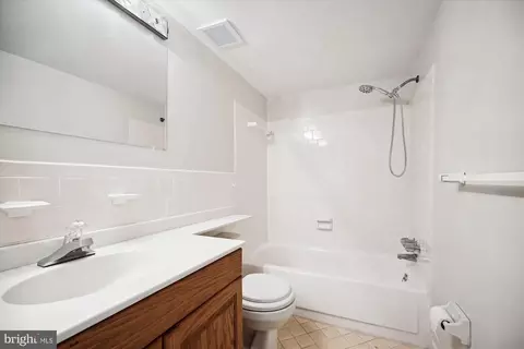 2113 Walsh View Ter #9-101, Silver Spring, MD 20902 photo 24