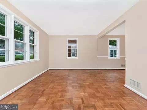 Living - 1027 Carson St, Silver Spring, MD 20901 photo 7 of 9