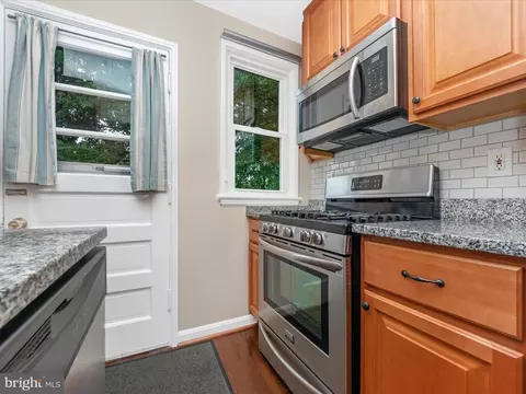 Entry Way - 1027 Carson St, Silver Spring, MD 20901 photo 2 of 3