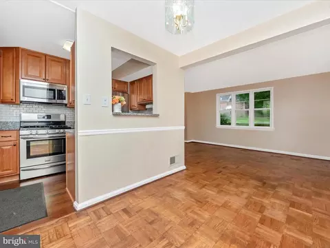 Living - 1027 Carson St, Silver Spring, MD 20901 photo 8 of 9