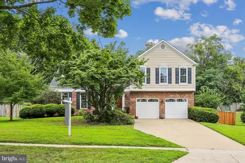 1110 Halesworth Dr, Potomac, MD 20854