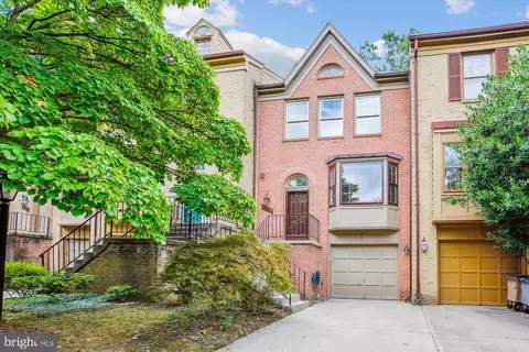325 Lynn Manor Dr, Rockville, MD 20850