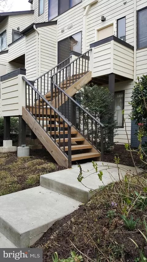 10018 Hellingly Pl #231, Montgomery Village, MD 20886